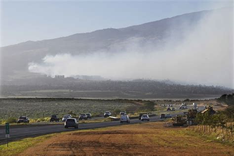 Hawaii wildfires burn homes, forcing evacuations as strong winds hamper ...