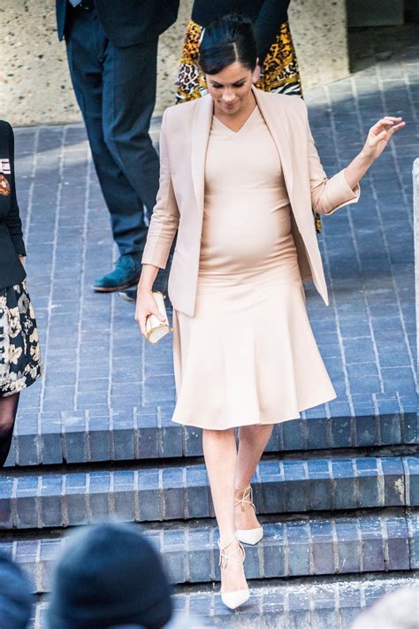 Pregnant MEGHAN MARKLE Leaves National Theatre in London 01/30/2019 ...