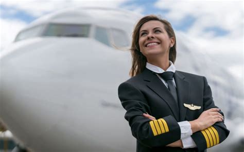 Female pilot uniforms; What do they wear? | Pro Aviation Tips