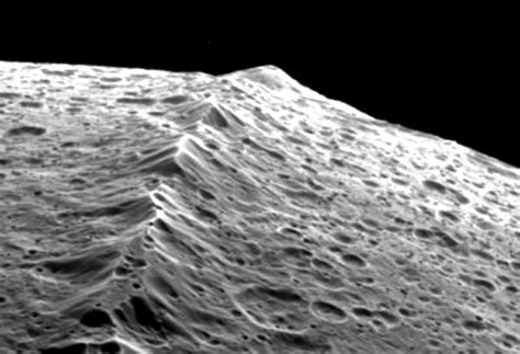 10 Tallest Mountains In The Solar System « WeirdlyOdd.com