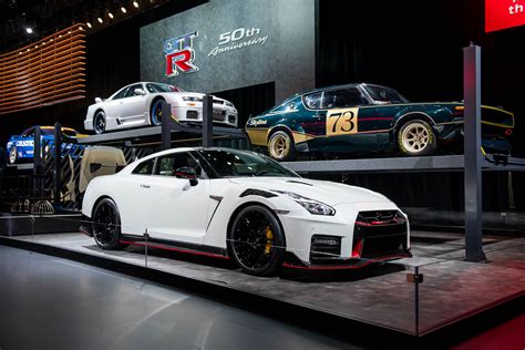 2020 Nissan GT-R NISMO goes on a carbon fiber diet