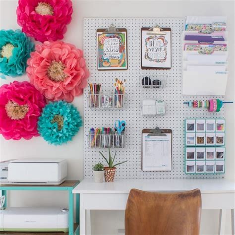 Craft Room Ideas: How to Turn a Spare Room into Your Creative Workspace | Bedroom desk ...