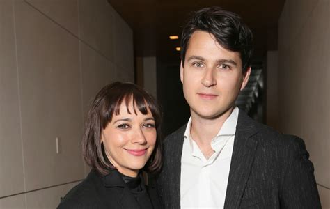 Vampire Weekend's Ezra Koenig and Rashida Jones welcome a baby son - NME