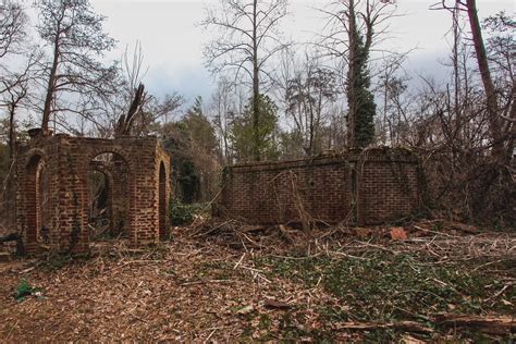 The crumbling ruins of the Corpsewood Manor murders (oc)(2500x1500) : r/AbandonedPorn