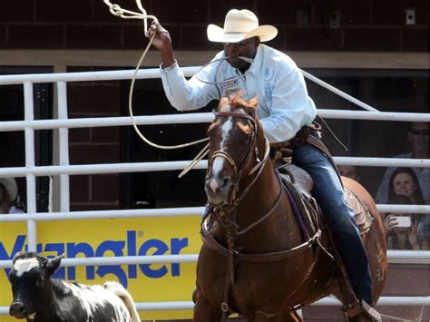 Stampede veteran Whitfield turns in vintage calf-roping performance | Calgary Herald