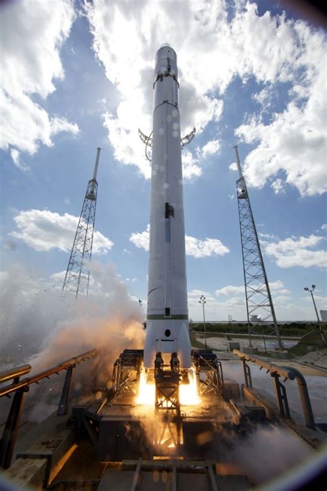 Successful Engine Test Firing for SpaceX Inaugural Falcon 9 - Universe ...