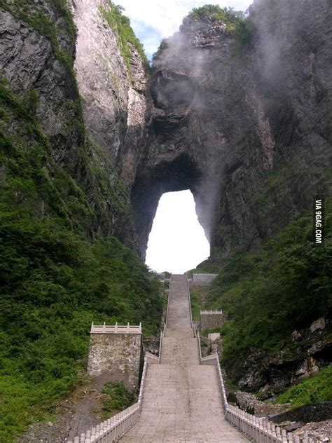 999 Steps lead up to Heaven's Gate. Zhangjiajie, China. - 9GAG