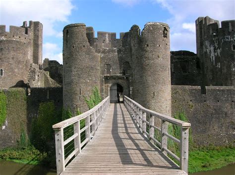 Caerphilly Castle (Caerphilly) - Visitor Information & Reviews