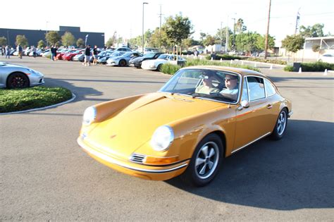 Porsche-911-classic-yellow - Car Crazy Dan