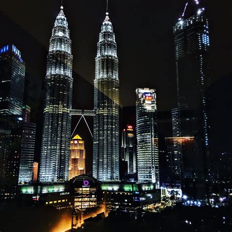 Best hotel in Kuala Lumpur for Petronas Towers View: Traders Hotel - Neue Route