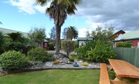 Pool and Grounds – Anatoki Motels Takaka Accommodation