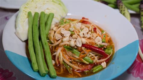 Som Tam Thai - Thai Papaya Salad - Easy Recipe For This Spicy Thai Salad