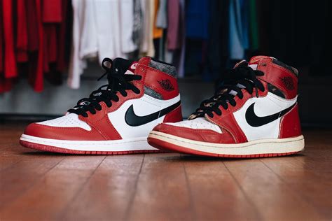 Air Jordan 1 Lost & Found vs. 1985 Air Jordan 1 Chicago | Hypebeast