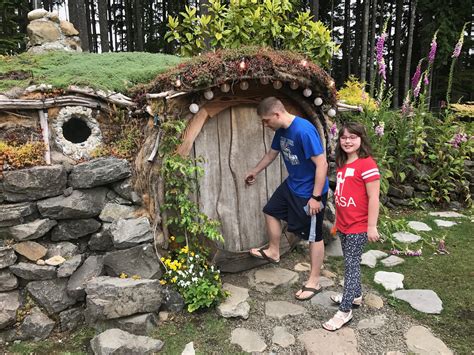 A real life hobbit house in Washington State : r/Damnthatsinteresting