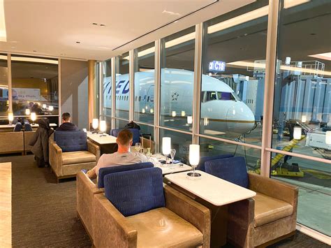 List of Airport Lounges at Chicago O'Hare Int'l Airport [ORD]