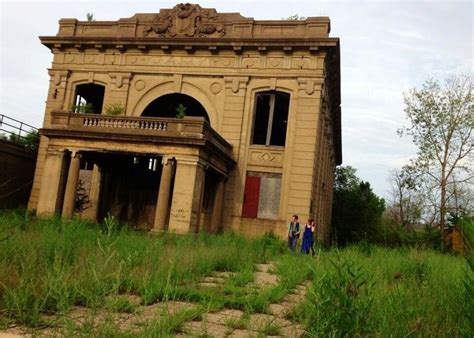 Pin by Robin Wagner on Dark Tourism/Urbex | Old abandoned buildings, Old abandoned houses ...