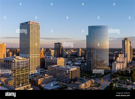 Milwaukee skyline hi-res stock photography and images - Alamy