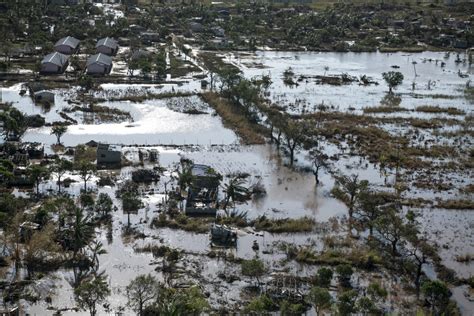 The aftermath of Cyclones Idai and Kenneth - UNHCR Canada