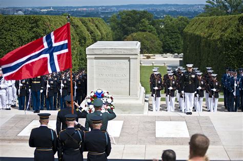 Tomb of the Unknown Soldier ceremony 8-13 | Honor guards fro… | Flickr