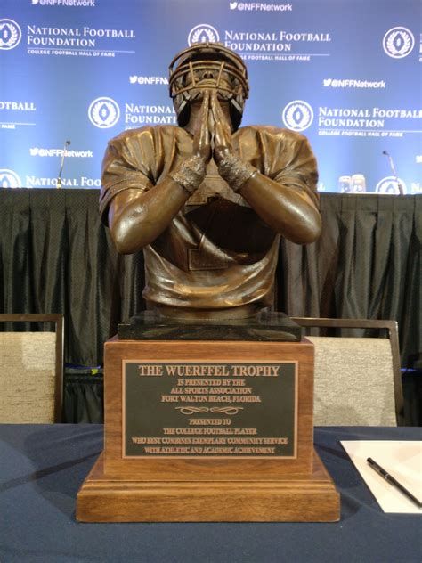 Love Earns the 2017 Wuerffel Trophy