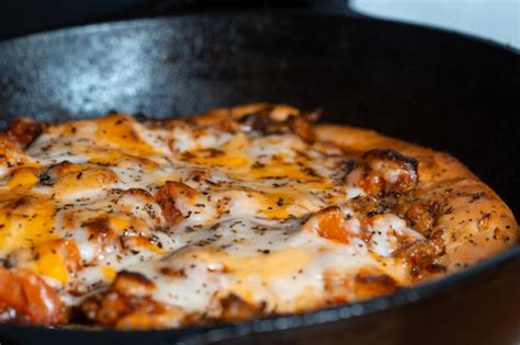 Best Way to Reheat Pizza: Guide to Using Your Pan