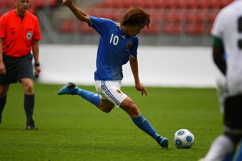 VIDEO: Japanese Soccer Team Performs a Trick Free Kick - Wooder Ice