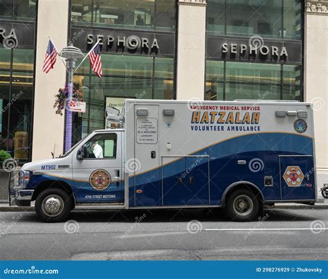 Hatzolah Volunteer Ambulance in Midtown Manhattan Editorial Stock Image ...