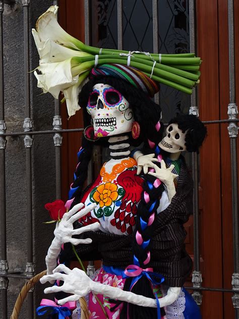 Fotos gratis : carnaval, color, ofrecimiento, ropa, muerte, cráneo, festival, artesanía, mujer ...