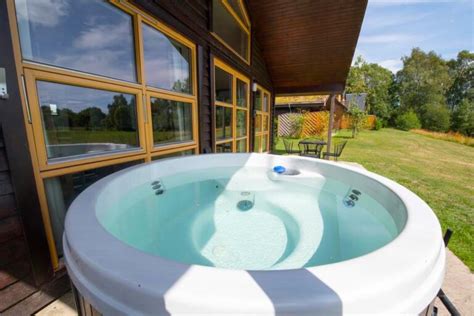 6 Unique Eco Friendly Loch Lomond Lodges with hot tubs