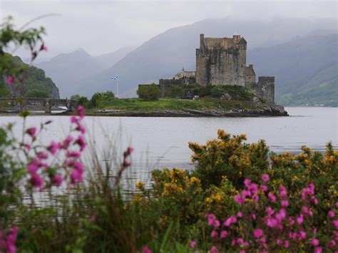 Eilean Donan castle, Scottish highlands [OC] : r/Scotland