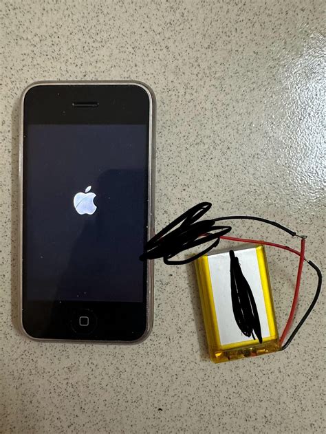 IPhone 2G battery replacement done [news] : r/LegacyJailbreak