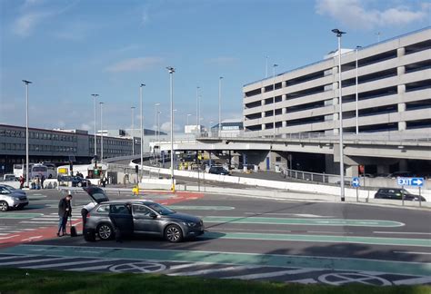 Brussels Airport expands passenger drop-off area