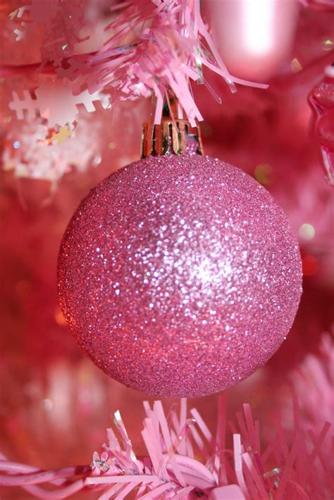 Think Pretty n Pink!: Pink Christmas Tree with Pink Lights