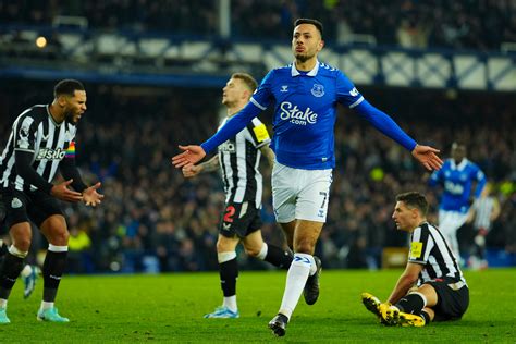 Everton steamroller away relegation fears as Kieran Trippier endures ...