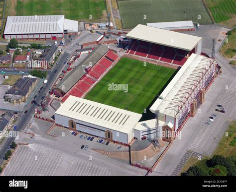 Barnsley fc hi-res stock photography and images - Alamy