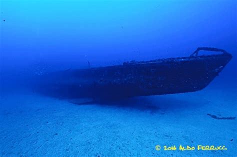 Inside a submarine wreck: Aldo Ferrucci’s stunning photos from a WW2 ...