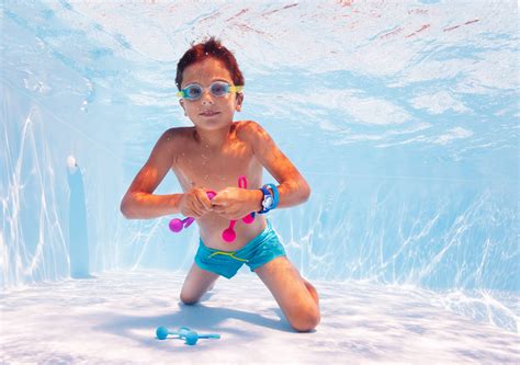 Diving Games - Swimming Pool Games to Play for All Ages