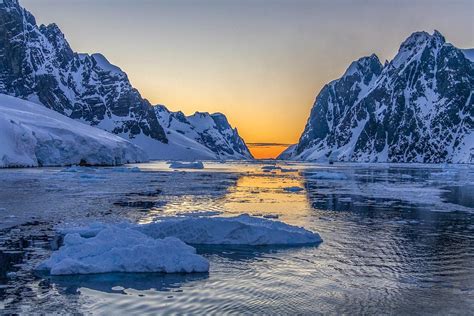 Travel to Antarctica: Your Guide to Luxury Antarctica Vacations