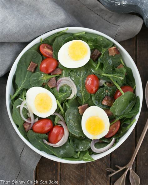 Easy Spinach Salad with Bacon, Eggs and Tomatoes - That Skinny Chick ...