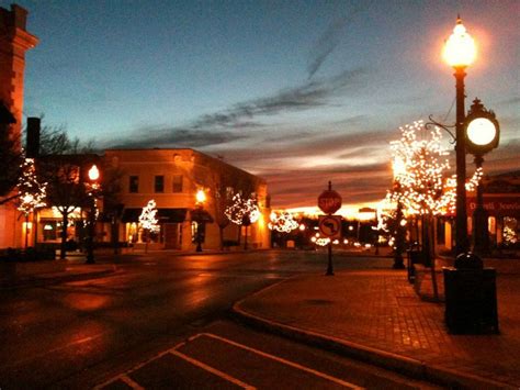 Early morning, historic downtown Crystal Lake, Illinois | Crystal lake illinois, Staycation ...