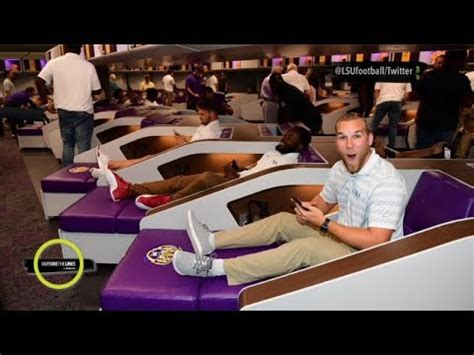 Lsu Football Locker Room / Video Lsu Football Unveils New Weight Room The Spun - Bambu Setan