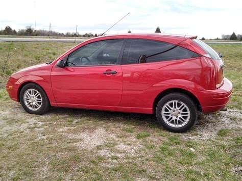 2007 Ford Focus Hatchback 4 Door - amarelogiallo