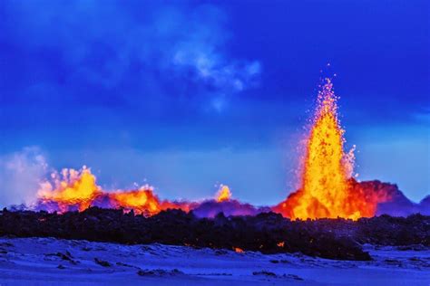 Barðarbunga Volcano - 8 Pictures of this Fiery Volcano