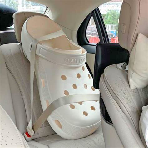 These Giant Croc Shoes Can Function as a Baby Bassinet Or Pet Bed – Blog OmgWhazzat