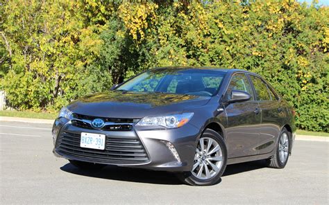 2017 Toyota Camry Hybrid: Low on Excitement, High on Dependability - The Car Guide