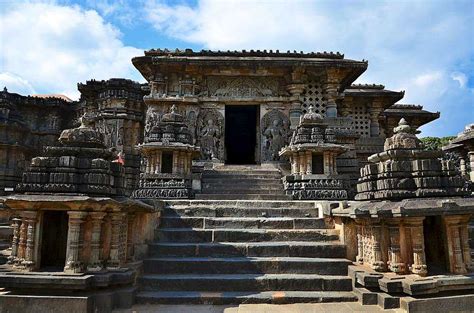 Hoysaleswara Temple in Halebid | Timings, Photos - Holidify