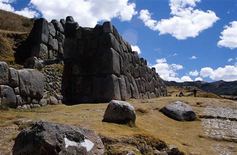 Walls At Sacsayhuaman - Woondu