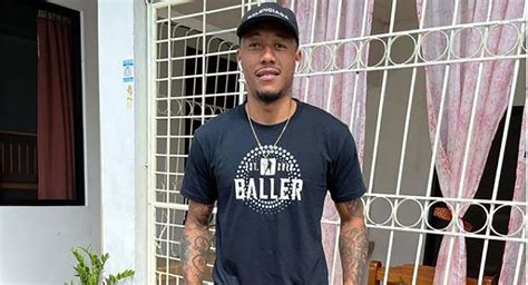 Calvin Abueva traded by Phoenix to Magnolia for Banchero, draft picks