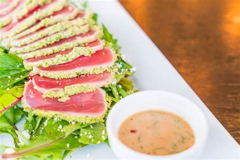 Premium Photo | Raw tuna salad