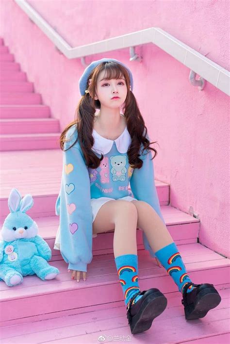 School Girl Crouching Pose (Side View - Salvabrani | Kawaii clothes ...